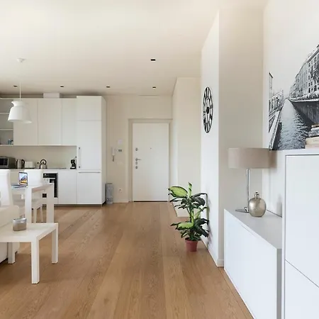 Apartment Plum Guide - Fairy Tern *